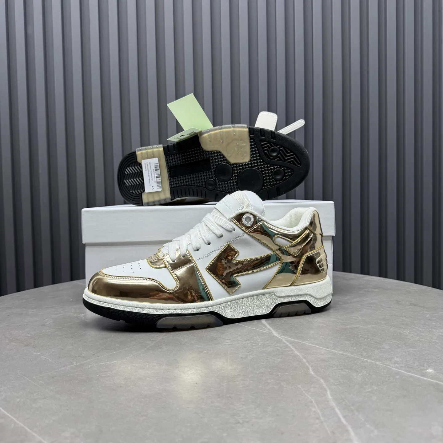 【off- white】P: 620💰Couple model👫, Size: 35-44 (Customized for men 38.45.46) High-quality version👊 "Out of office" series original molding, original lasting, production process 1:1 Original ➰OFF GRAY WHITE OW ➰ First-layer cowhide Imported skin-friendly and environmentally friendly polyester mesh Original molding high elastic and environmentally friendly molding pad Made with the original lasting process. The original molded rubber outsole (never yellows and deforms) has a super correct shape, bright color and strong three-dimensional effect👍. Packaging💯Full set of packaging synchronized with the official website (branded paper, certificate of quality, branded cloth bag)